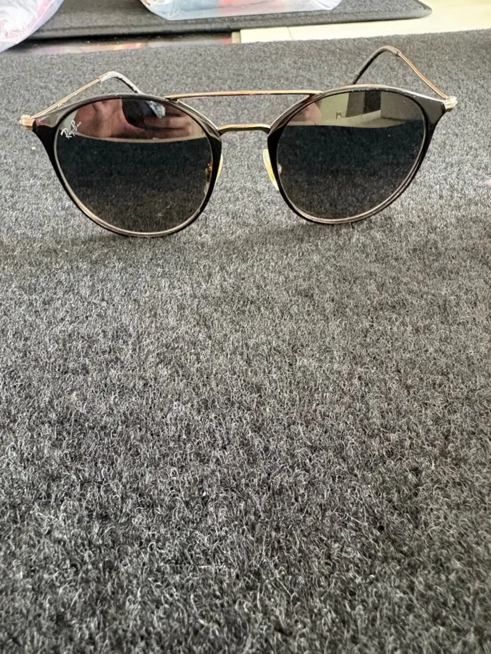 Ray-Ban RB3546 Round Metal Sunglasses Black Gold Unisex Classic